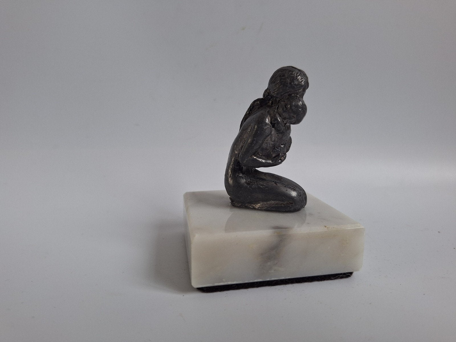 Mooi beeldje Corry Ammerlaan "Moeders voor moeders ", Verzamelen, Ophalen of Verzenden