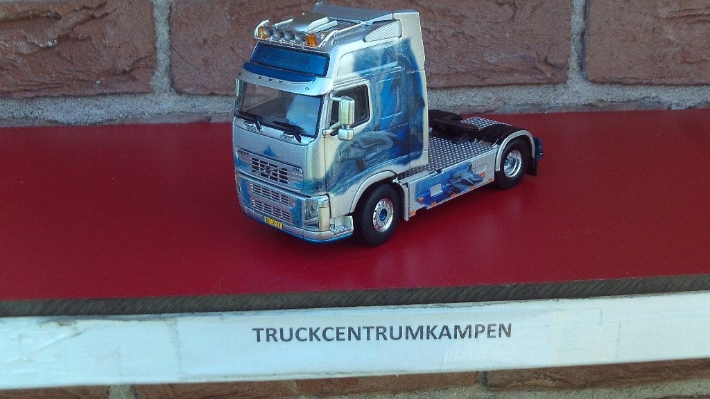 WSI  Volvo  FH3  Globetrotter  van  Dinetra., Hobby en Vrije tijd, Modelauto's | 1:50, Ophalen of Verzenden, Nieuw, Bus of Vrachtwagen