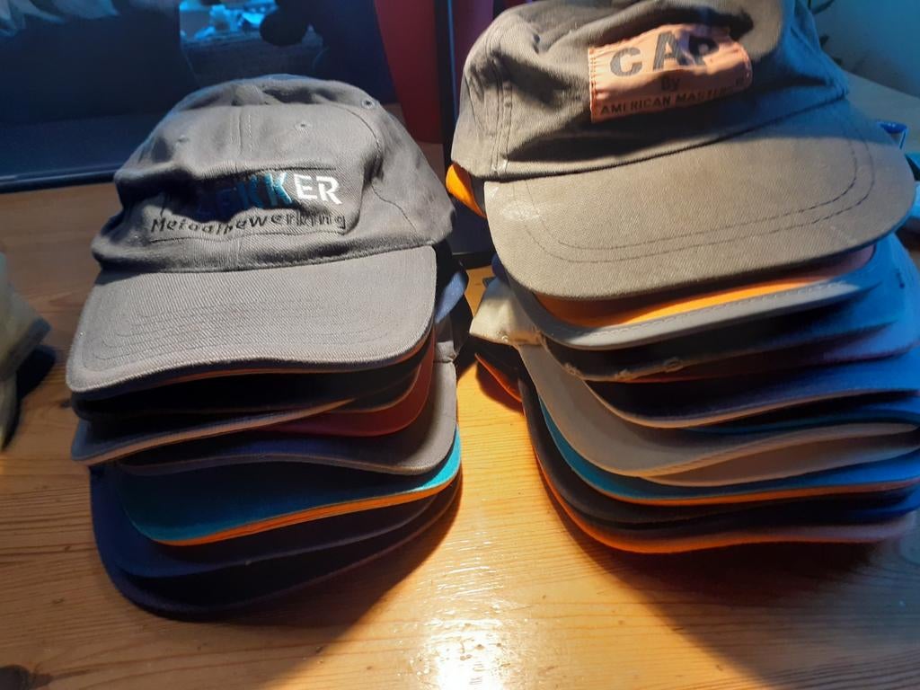 25 Bedrijfspetten met diverse logo's, Kleding | Dames, Hoeden en Petten, Diverse, Pet, Gedragen, One size fits all