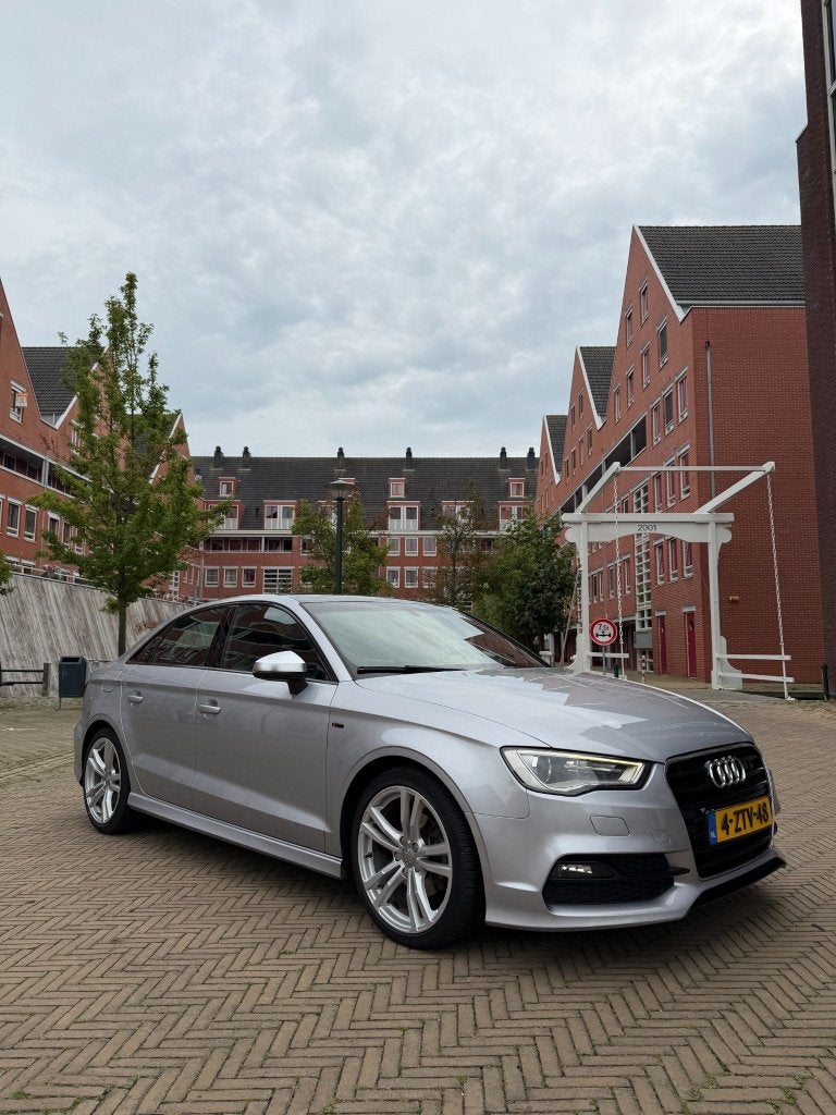 Audi A3 Limousine 2.0 TDI 150PK S Line | Pano | Bi-Xenon, Auto's, Voorwielaandrijving, 4 cilinders, 1290 kg, Leder en Stof