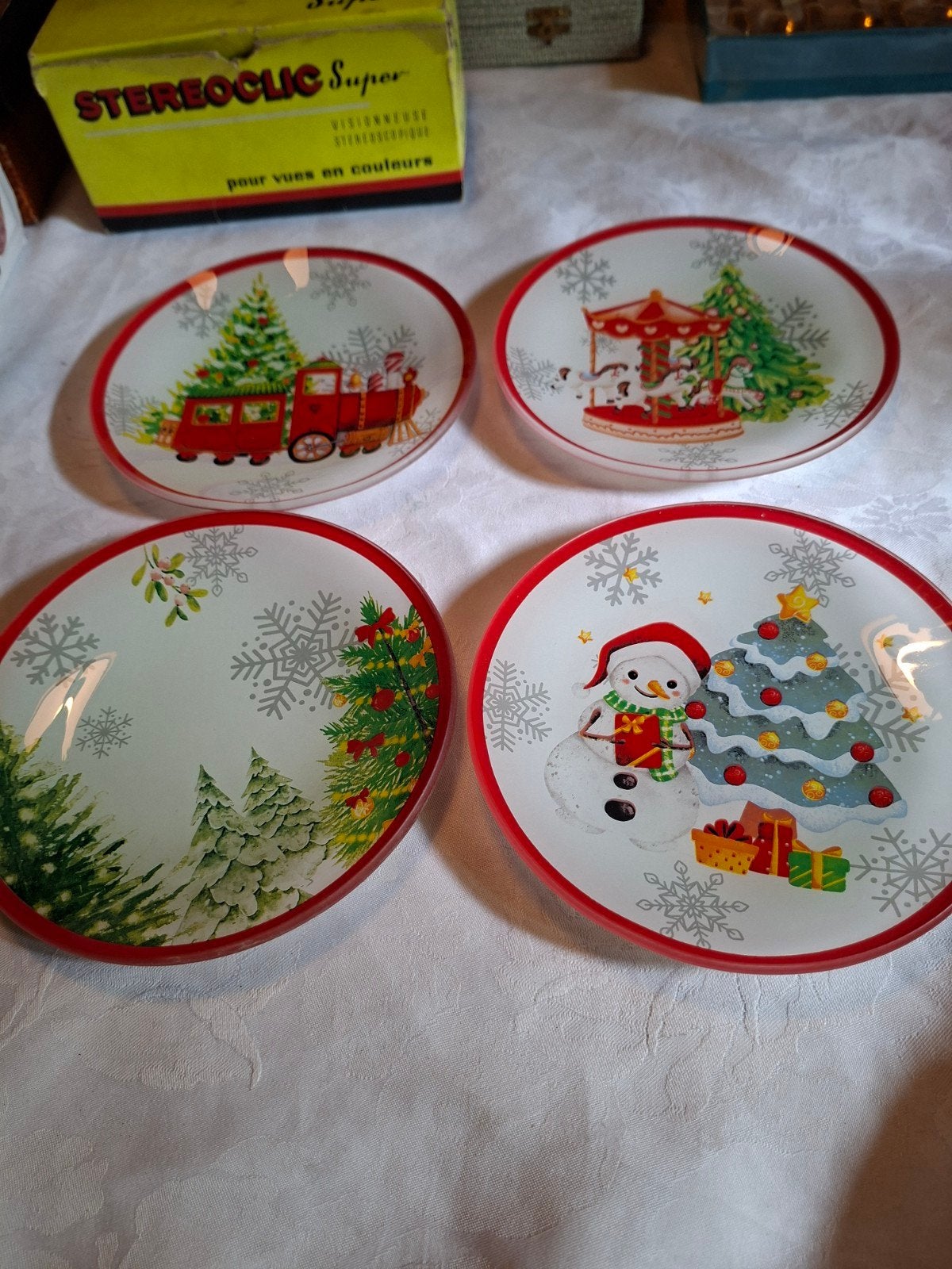 4 leuke vintage glazen kerstmis bordjes, Verzenden