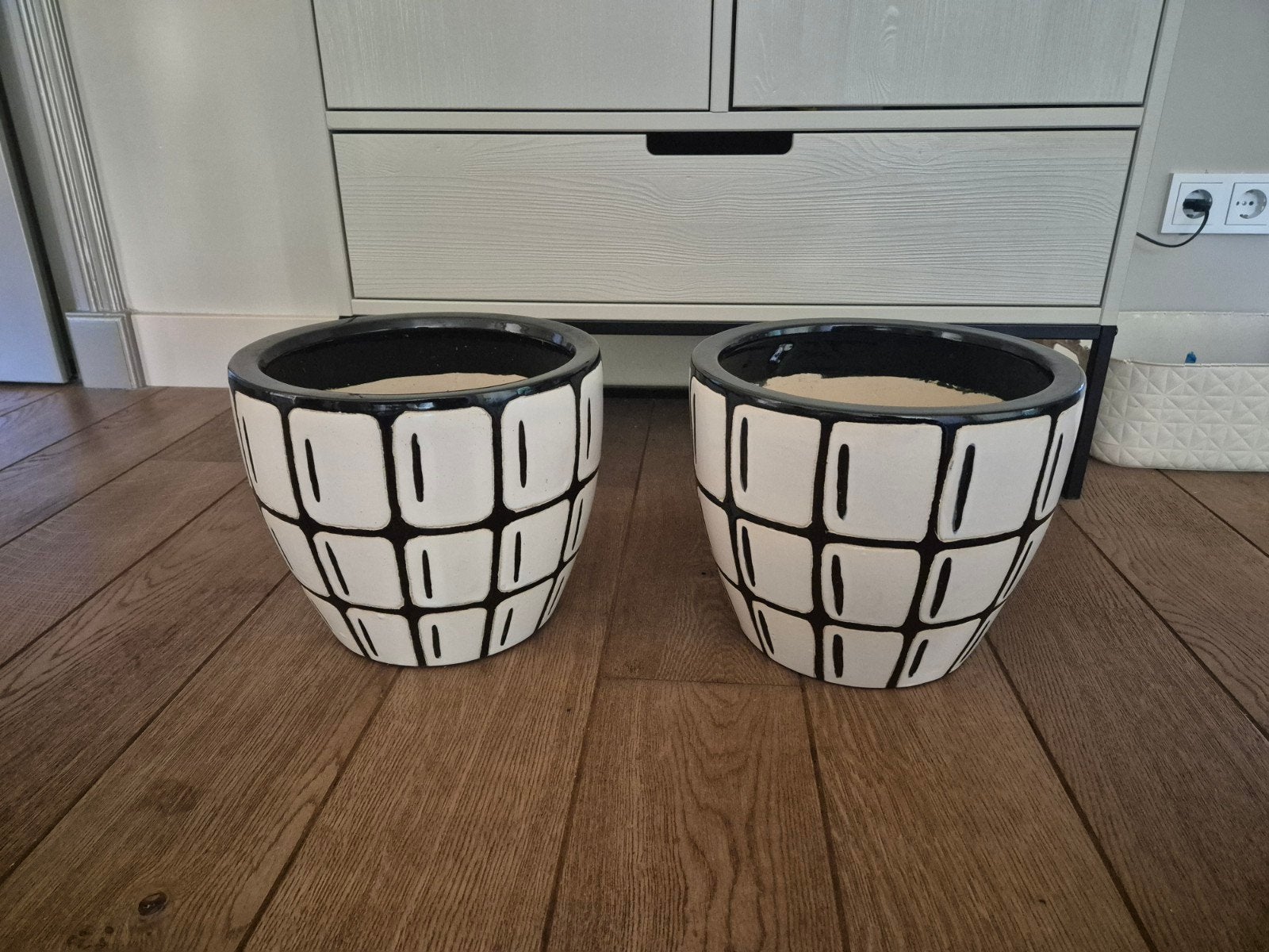 Set van 2 decoratieve bloempotten, zwart-wit, Overige materialen, Gebruikt, Minder dan 60 cm, Rond