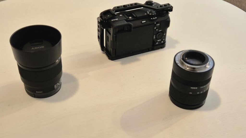 Sony Camera A6700 + Sigma 18-55mm + Sony 50mm + Camera-Cage, Overige soorten, Zo goed als nieuw, Sony, Camera