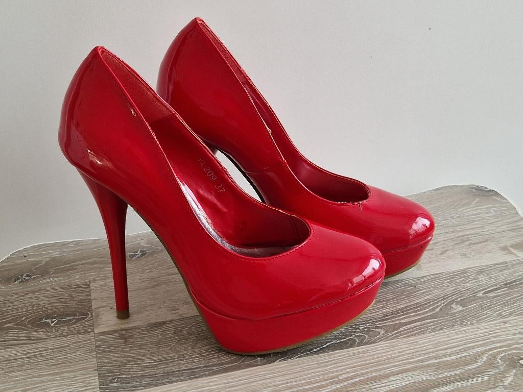 Rode hoge pumps queen tina maat 37 nieuw, Kleding | Dames, Ophalen of Verzenden, Nieuw, Rood