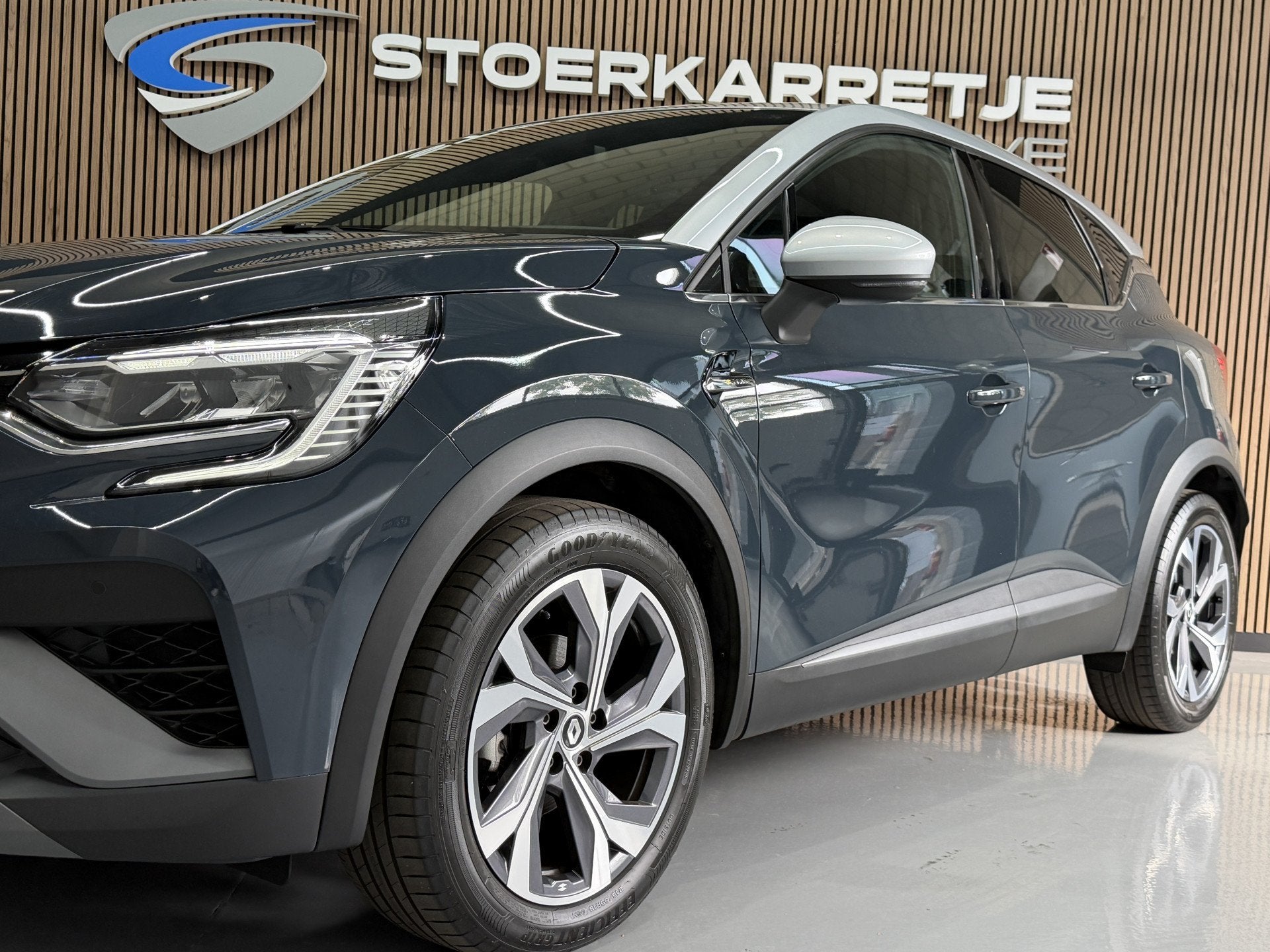 Renault Captur 1.3 TCe 140 R.S. Line | Stoel, Stuur & Voorru, Dealer onderhouden, Gebruikt, 4 cilinders, Leder en Stof