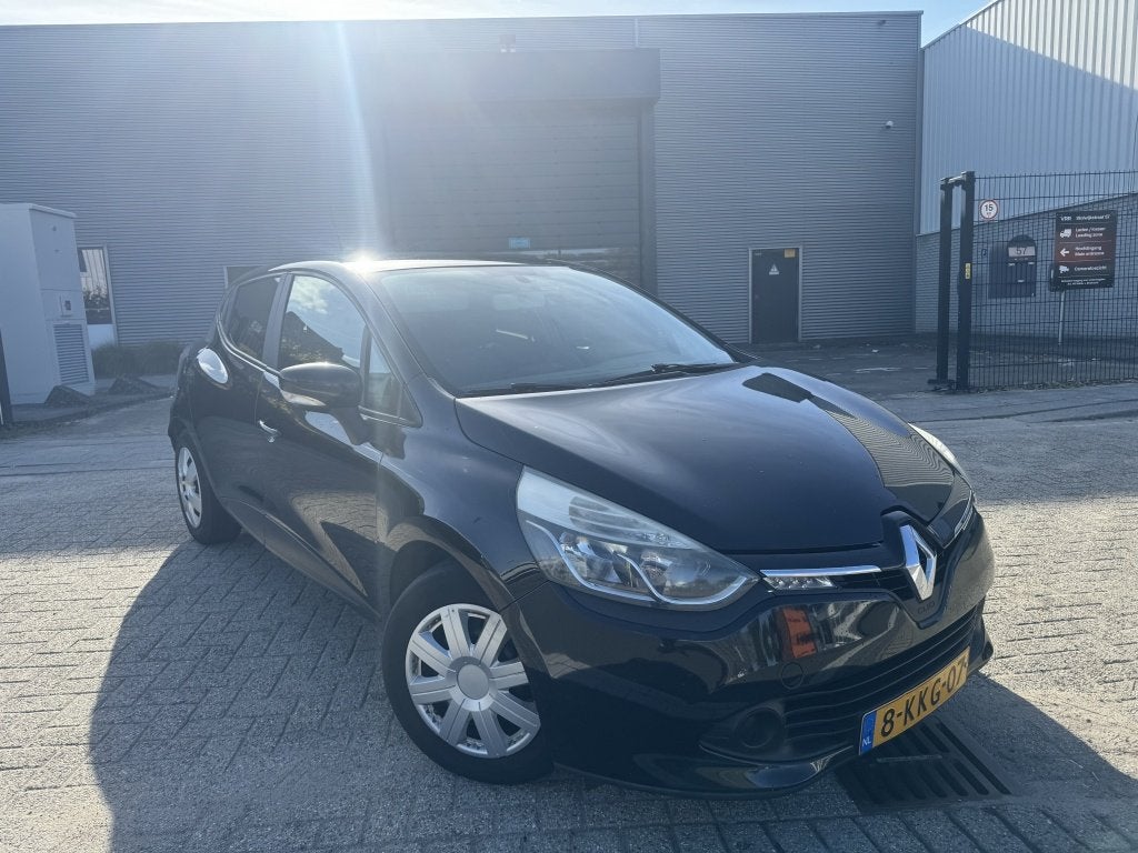 Renault Clio 1.5 DCI NAVI CLIMA CRUISE LAGE KM (bj 2013), Auto's, Gebruikt, 4 cilinders, 96 €/maand, Zwart