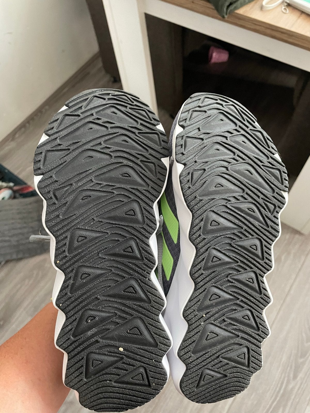 Adidas sneakers grijs met neon groen maat 38, Ophalen of Verzenden, Zo goed als nieuw, Grijs, Sneakers of Gympen
