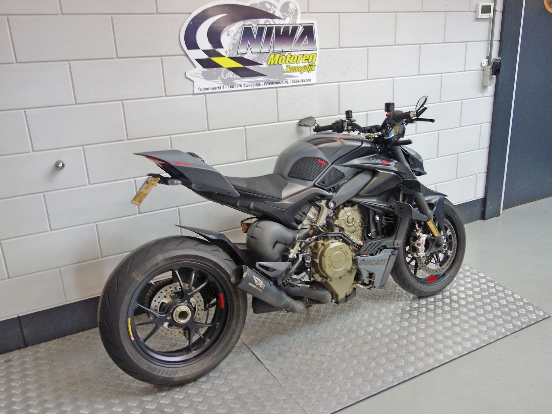 Ducati Streetfighter V4 S, Motoren, LED Verlichting, Meer dan 35 kW, Handgeschakeld, Gebruikt