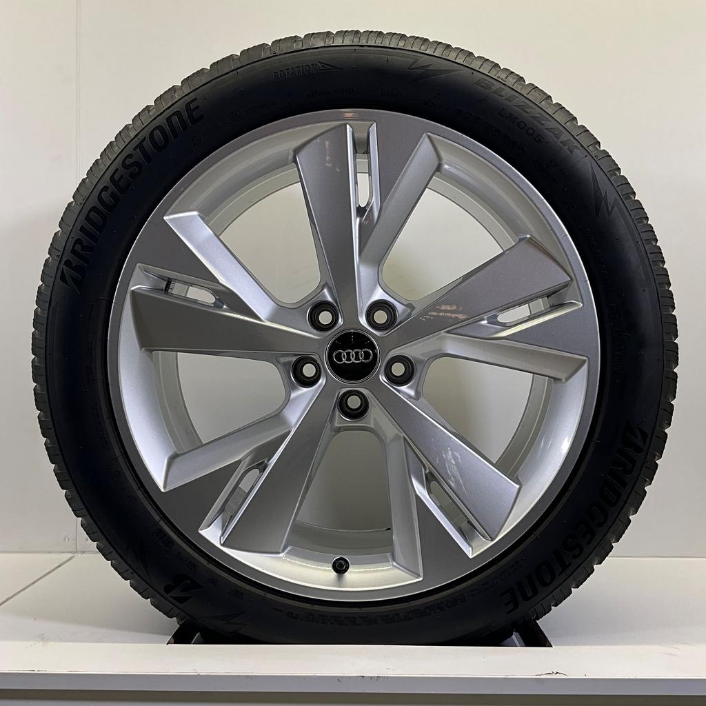 18’’ DEMO AUDI Q4 ETRON SPORTBACK VELGEN WINTERBANDEN ORIG T, Auto-onderdelen, Gebruikt, -, -, Banden en Velgen