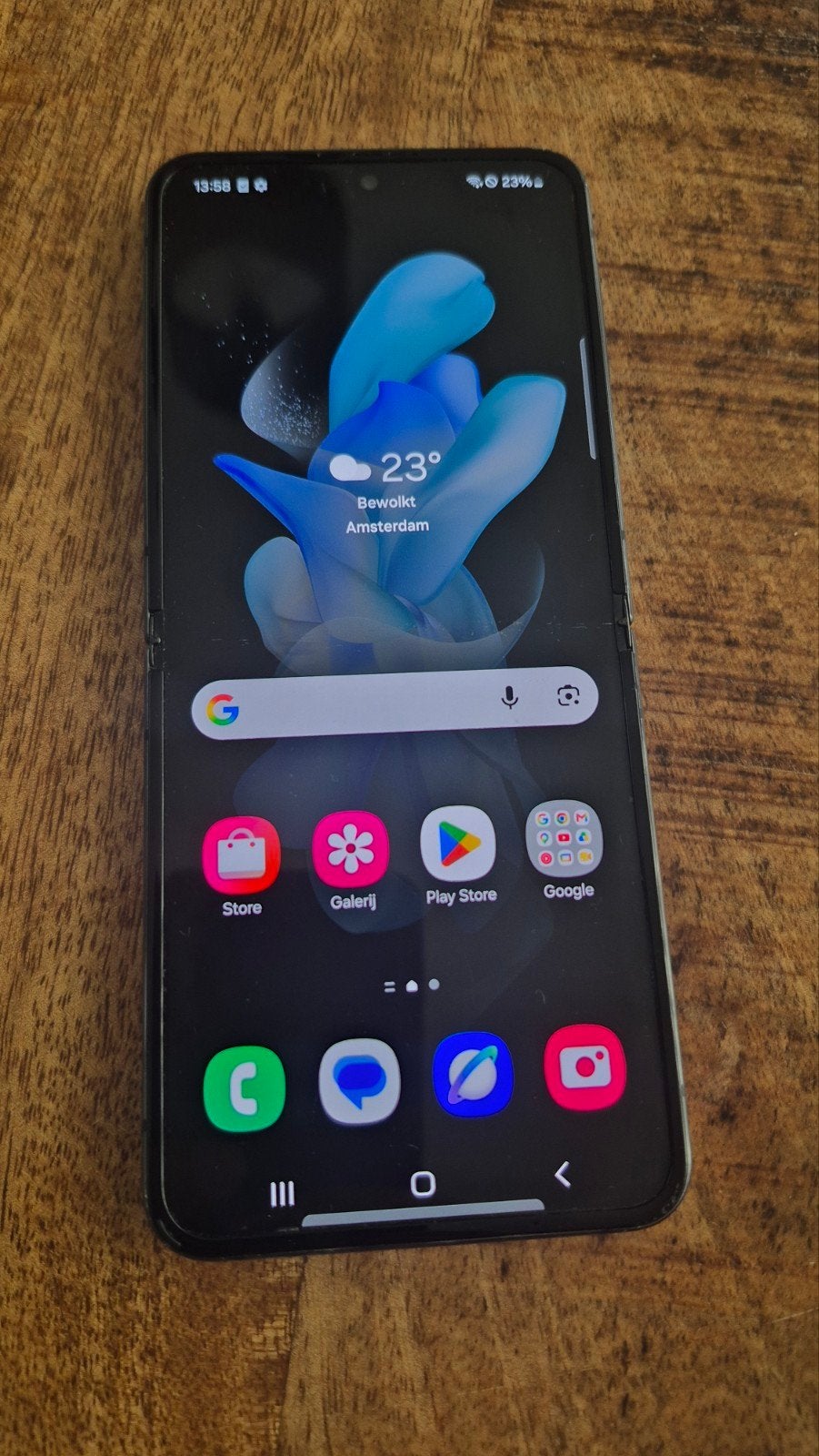 Samsung Z Flip 4 128GB - Zo goed als nieuw, Telecommunicatie, Gebruikt, Zwart, Touchscreen, Ophalen of Verzenden