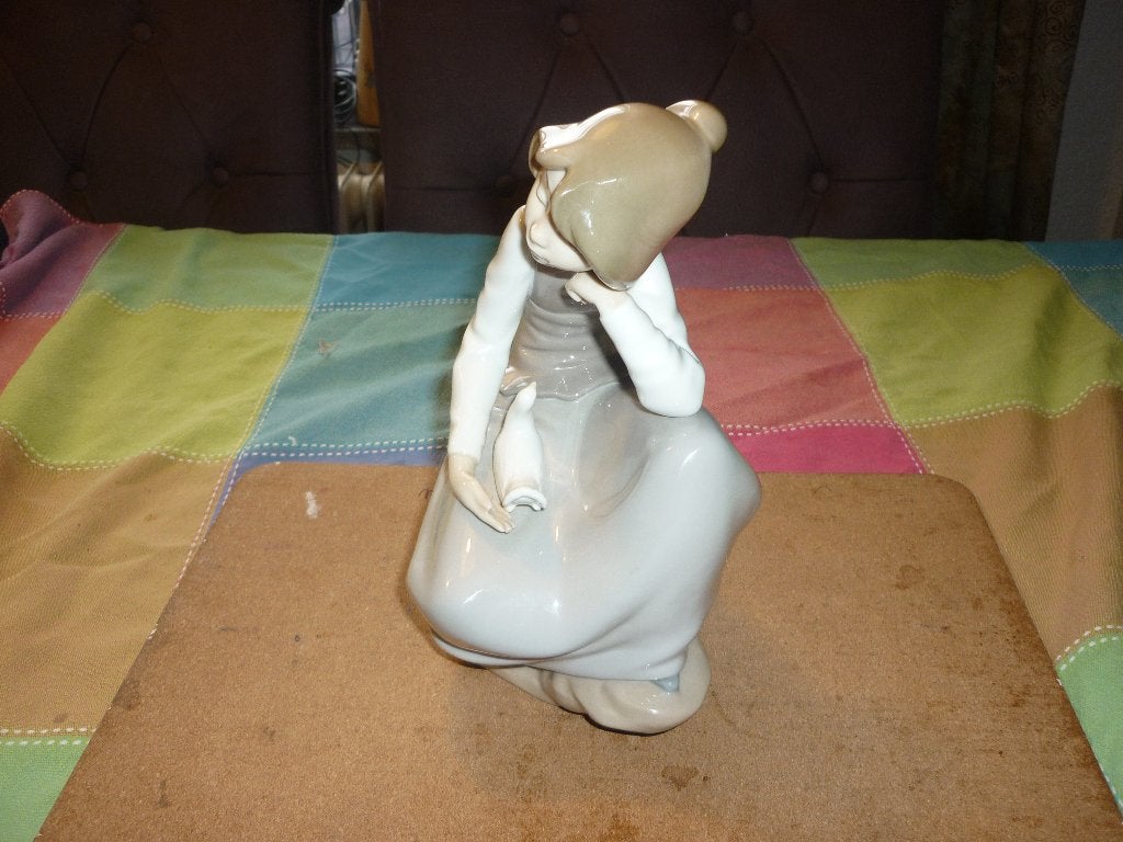 Nao Liadro porseleinen beeld "meisje met duif" heel erg mooi, Verzamelen, Ophalen of Verzenden, Zo goed als nieuw, Mens