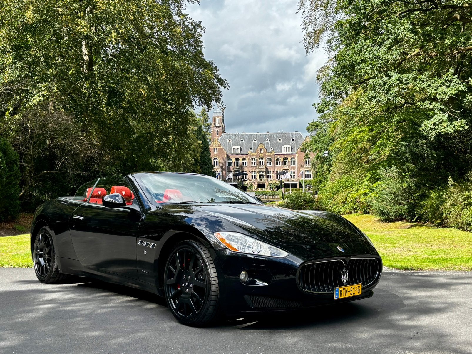 Maserati GranCabrio 4.7 | 47.000 km | Nero Carbonio, Auto's, Maserati, Cabriolet, Zwart, Particulier, Geïmporteerd