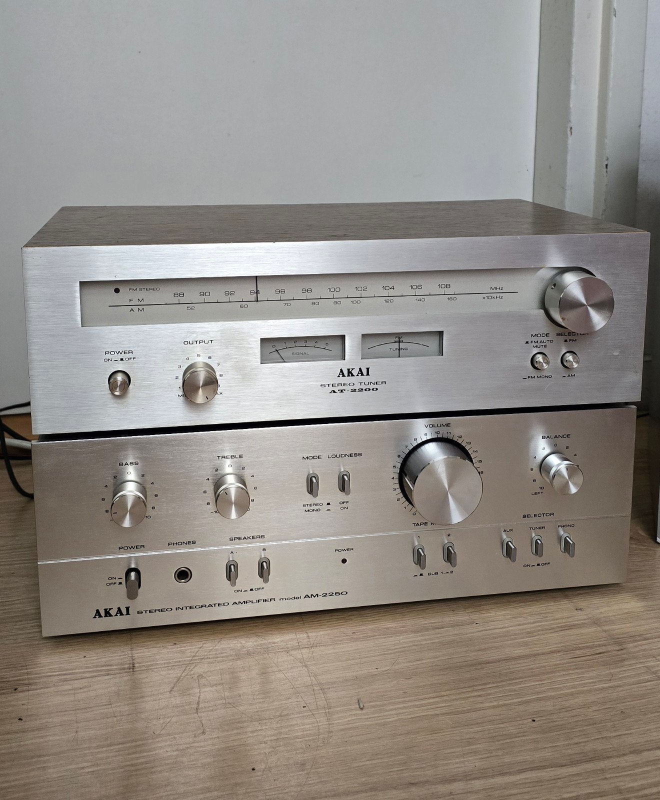 Akai AT-2200 Tuner & AM-2250 Versterker Set, Overige merken, Gebruikt, Ophalen of Verzenden, Minder dan 60 watt