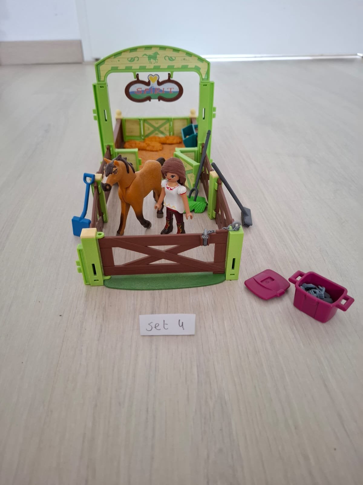 Playmobil spirit 9478 paardenbox met spirit., Kinderen en Baby's, Ophalen, Zo goed als nieuw