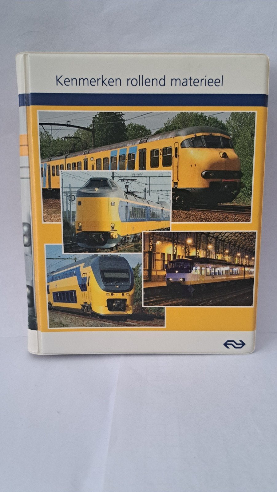 2st. Boekjes: Kenmerken Rollend Materieel 2008, Verzamelen, Spoorwegen en Tramwegen, Ophalen of Verzenden, Trein, Boek of Tijdschrift