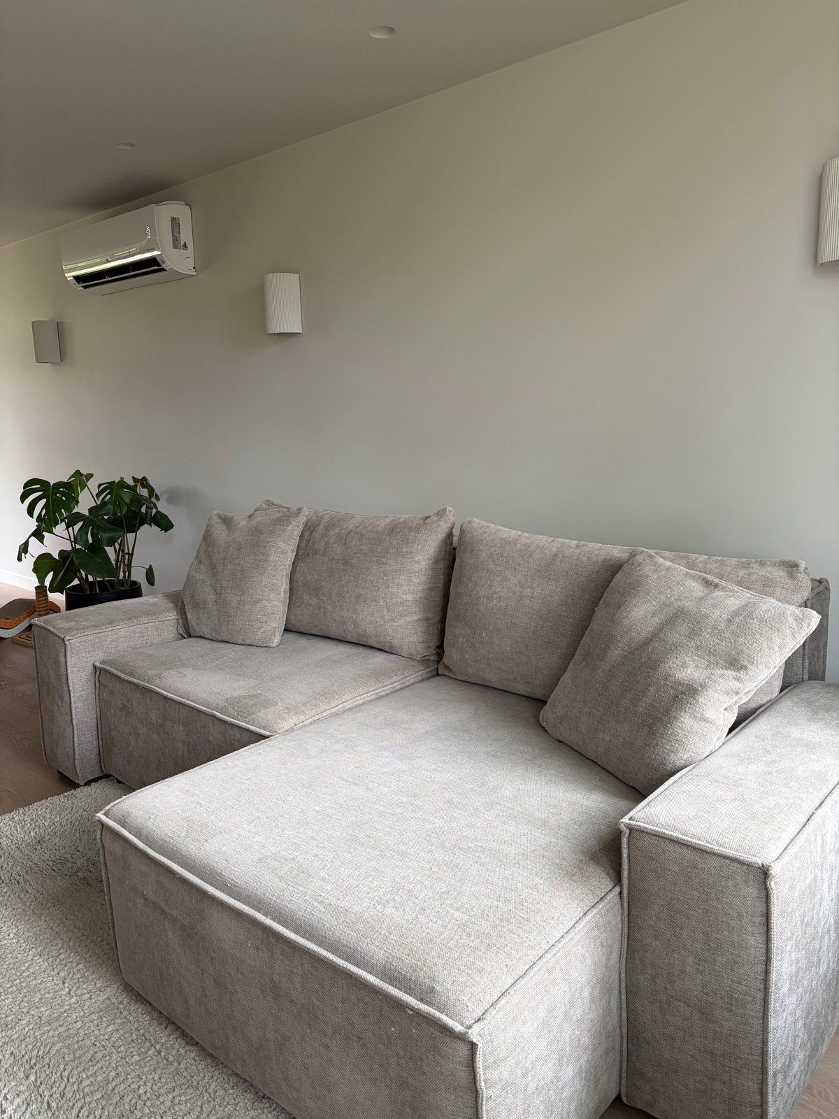 Grijze hoekbank met slaapfunctie – Seats and Sofas, Huis en Inrichting, Banken | Bankstellen, Gebruikt, Hoekbank, Driepersoons