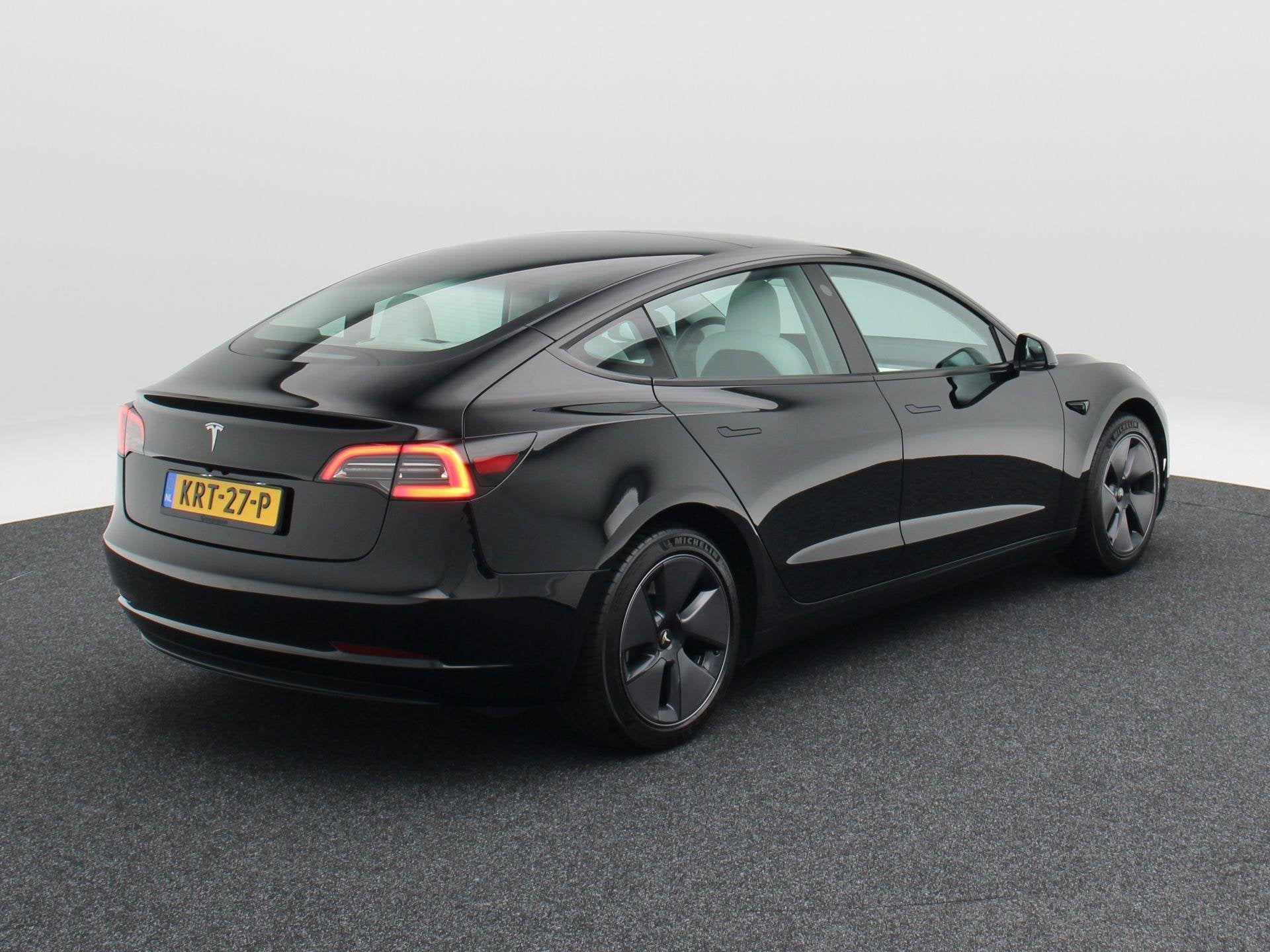Tesla Model 3 Standard RWD Plus 60 kWh 238 Pk | Stoelverwarm, Auto's, Tesla, Automaat, 238 pk, Gebruikt, Zwart