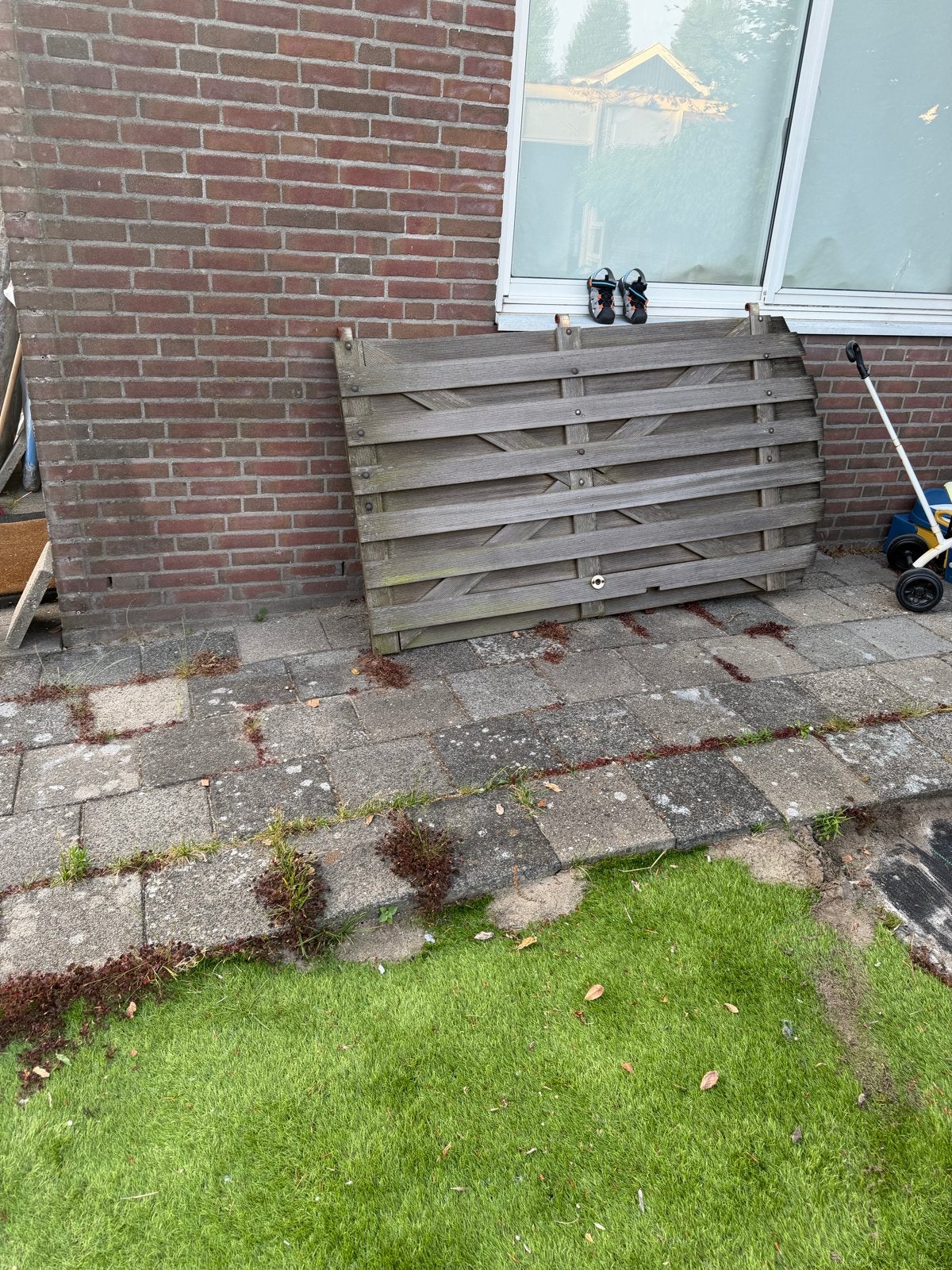 Gratis schutting (8 delen + deur) - 4 jaar oud, goede staat, 6 meter of meer, Ophalen of Verzenden, Hout, 1 tot 2 meter