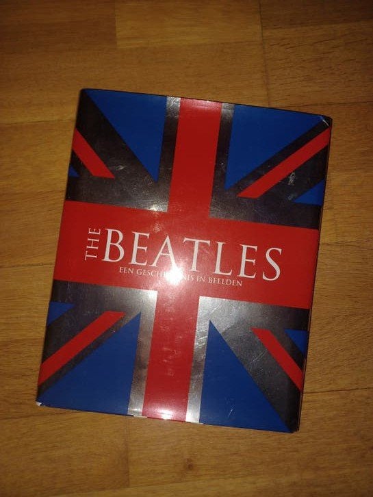 The Beatles: Een Geschiedenis in Beelden (Boek), Boeken, Ophalen of Verzenden, Gelezen, Artiest, Onbekend