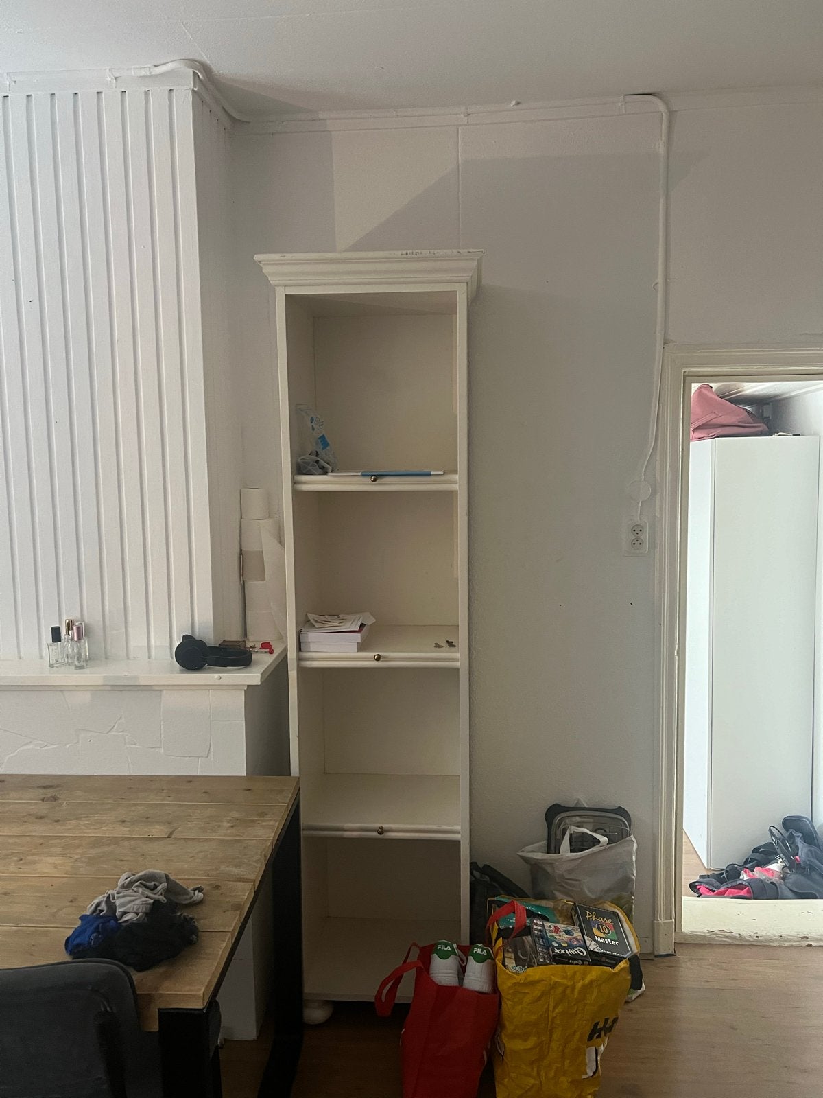 Witte Boekenkast met Klassieke Details, Huis en Inrichting, Met plank(en), Minder dan 50 cm, Gebruikt, 200 cm of meer