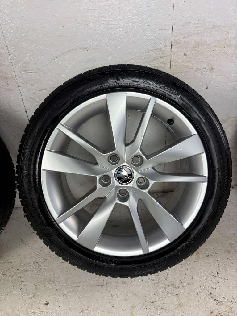Originele Skoda Octavia velgen 17" 5x112 winterset, Niet ingevuld, Gebruikt, Banden en Velgen, Niet ingevuld