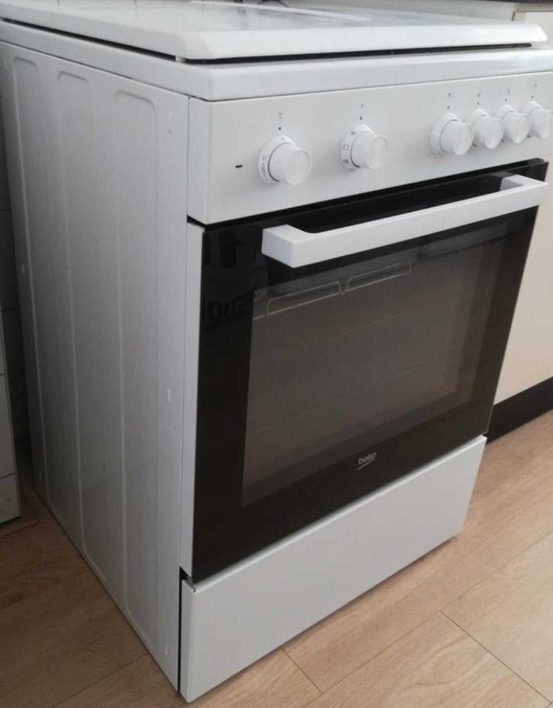 Gasfornuis oven BEKO ZGAN 60x60x85 gratis gasslang erbij, Witgoed en Apparatuur, Fornuizen, Ophalen, Grill, 4 kookzones, Zo goed als nieuw