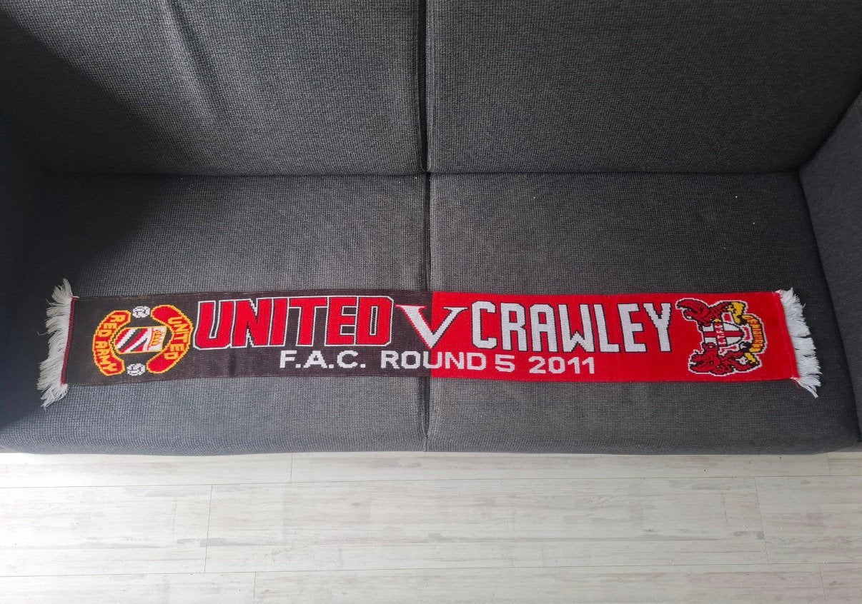 Manchester United Crawley sjaal, Verzamelen, Ophalen of Verzenden, Zo goed als nieuw, Buitenlandse clubs, Vaantje of Sjaal