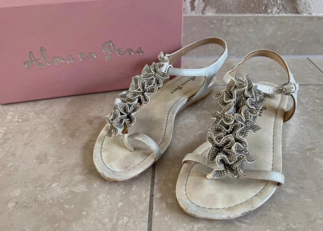 Alma en Pena Zilveren Teensandalen met Glitter Bloemen, Kleding | Dames, Schoenen, Ophalen of Verzenden, Gedragen, Overige kleuren