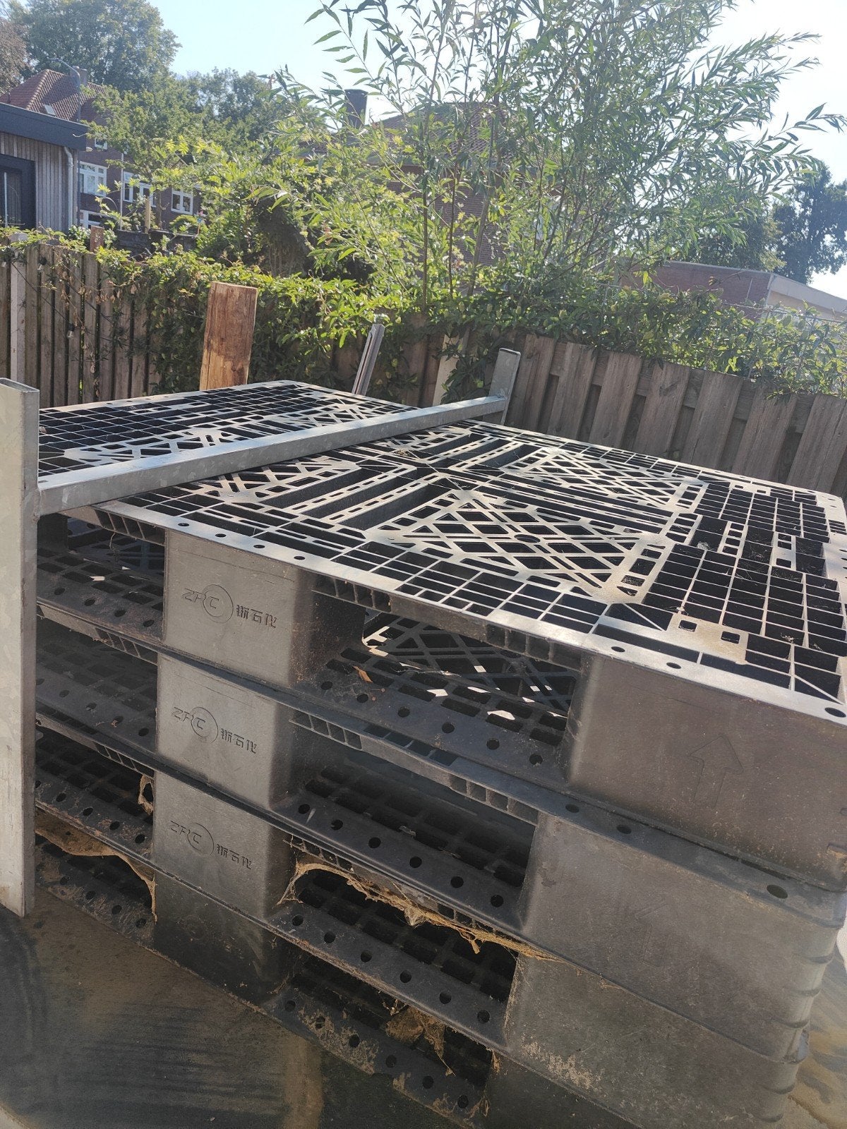 4 plastic euro pallets gratis, Doe-het-zelf en Verbouw, Kratten en Dozen, Ophalen, 100 cm of meer, 60 cm of meer, Overige typen