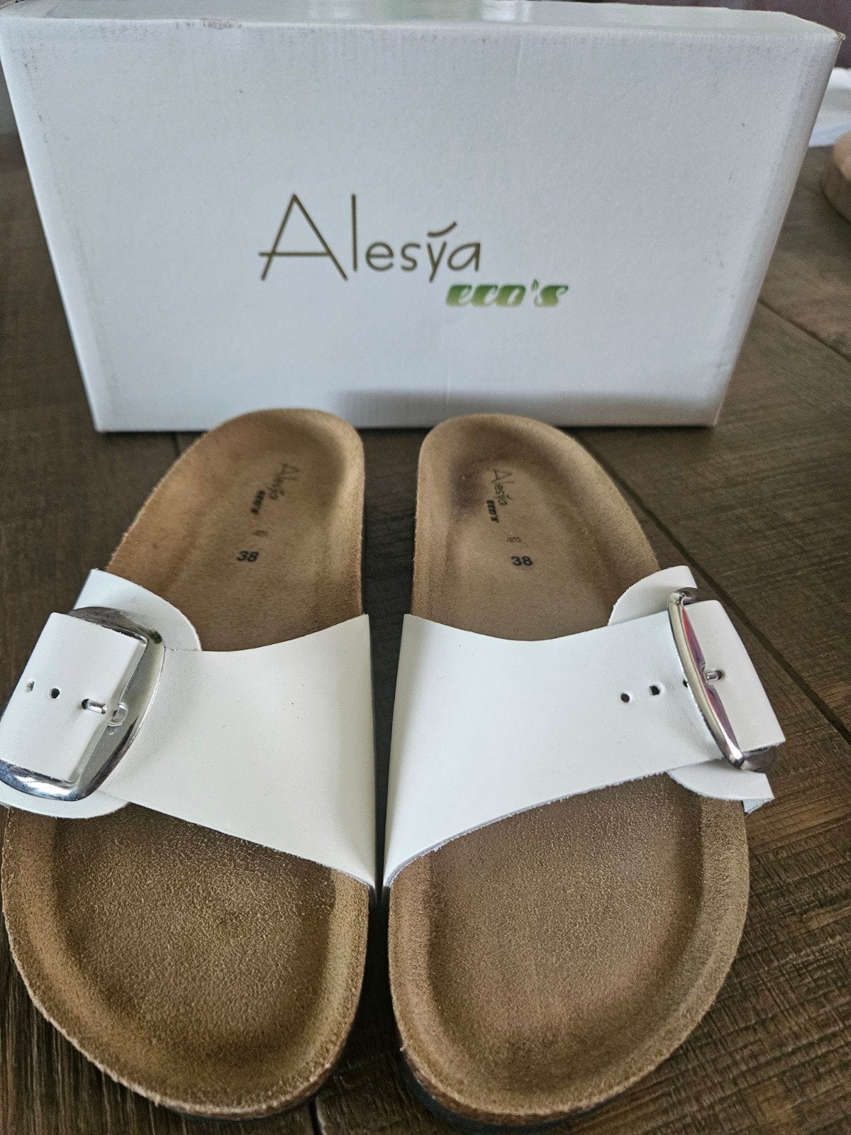 Nieuwe witte slippers - Alesya eco's - Maat 38, Slippers, Wit, Nieuw, Ophalen of Verzenden