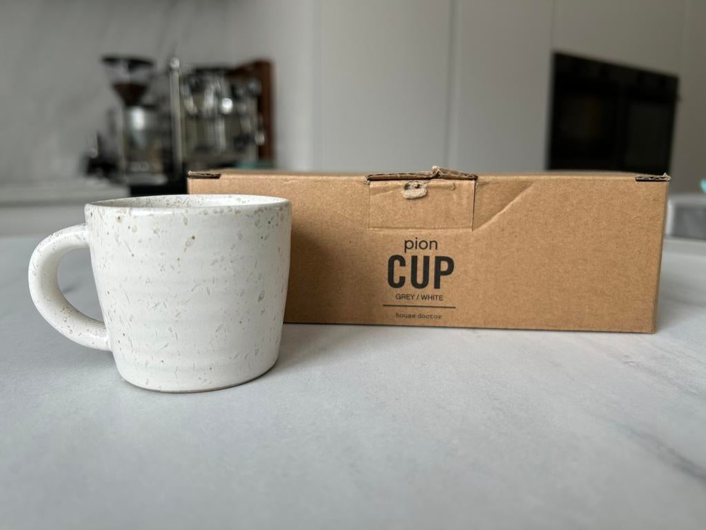 Espressokopjes House Doctor beige/grijs, Huis en Inrichting, Keuken | Servies, Ophalen of Verzenden, Nieuw, Overige stijlen, Kop(pen) en/of Schotel(s)