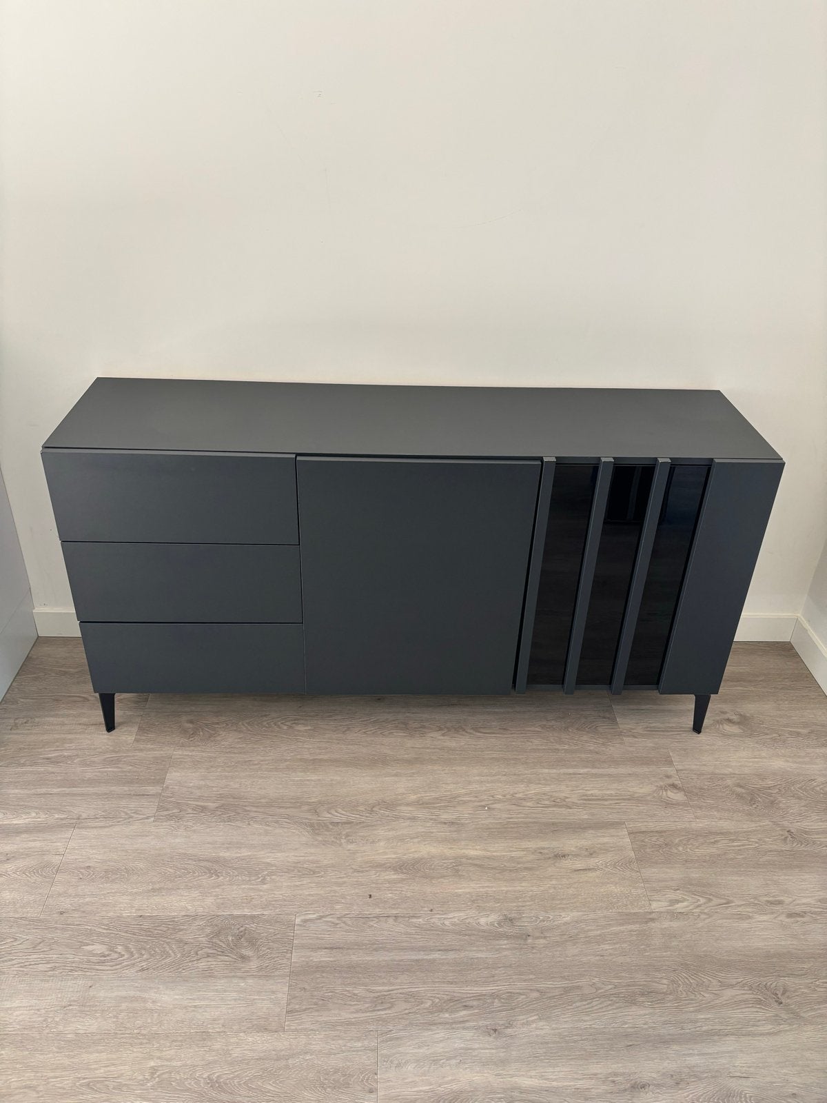 Dressoir Torres Meubella antraciet 150 cm, Huis en Inrichting, Ophalen, Gebruikt, 150 tot 200 cm, Met lade(s)