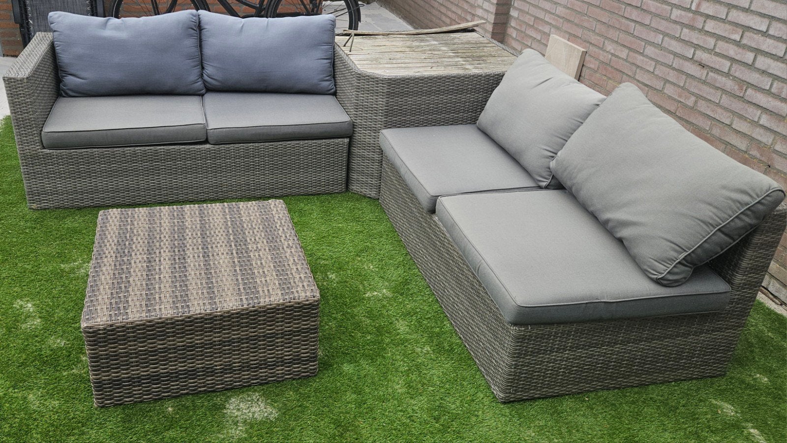 Loungeset met kussens en salontafel, Ophalen, 4 zitplaatsen, Gebruikt, Bank