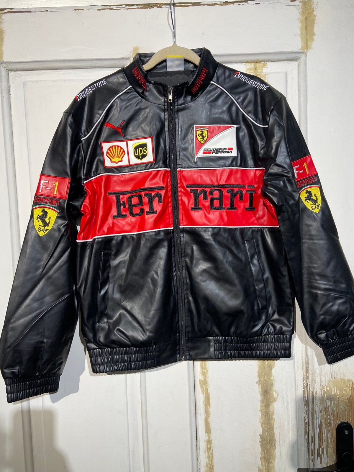 Ferrari Marlboro-jas Rood (maat M) Lederlook rood, Ophalen of Verzenden, Zo goed als nieuw, Maat 48/50 (M), Rood