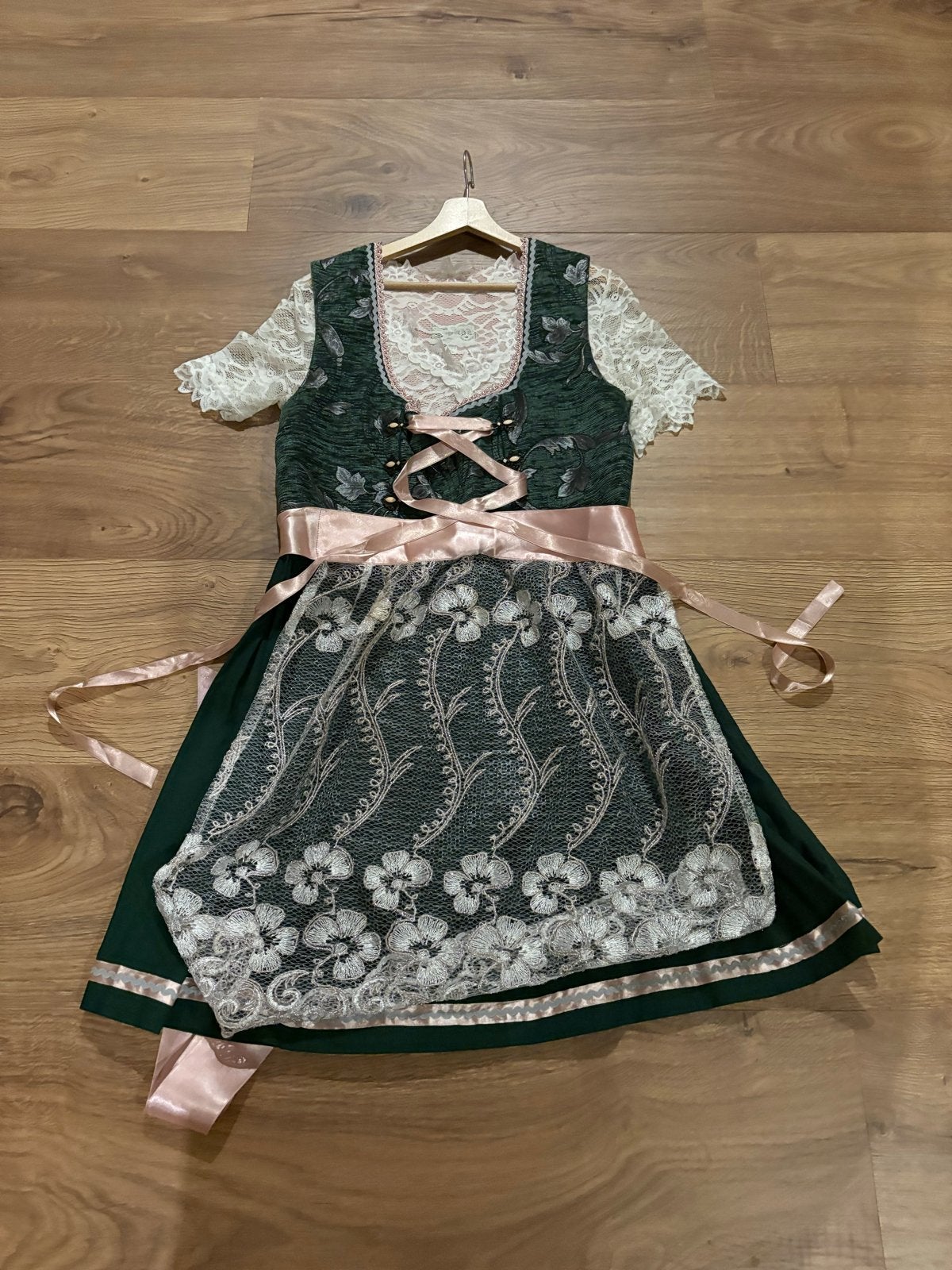 Dirndl jurk met kanten blouse en schort - Maat 44, Maat 46/48 (XL) of groter, Ophalen of Verzenden, Zo goed als nieuw, Knielengte