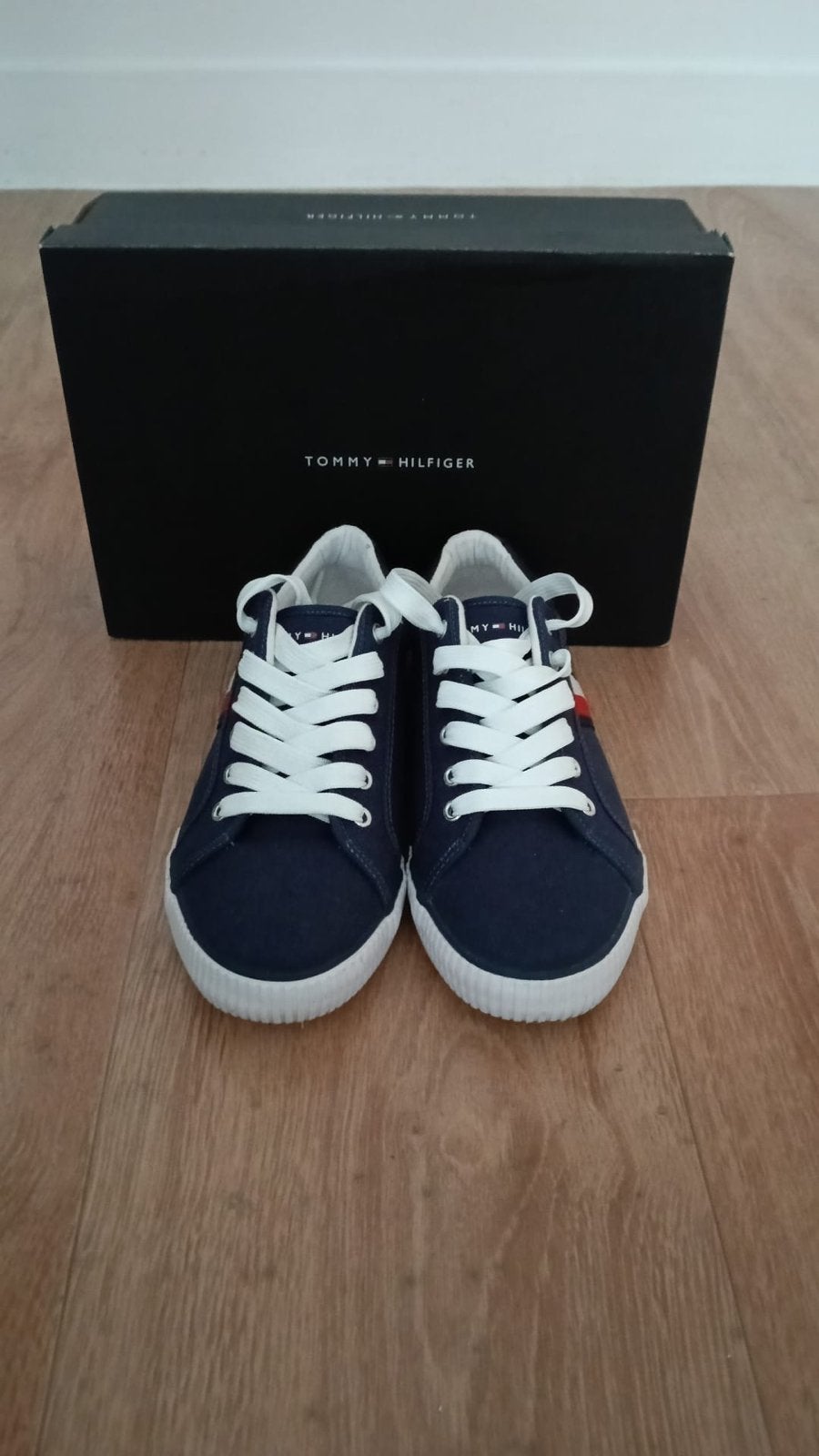 Tommy Hilfiger sneakers maat 37, Ophalen of Verzenden, Nieuw, Jongen of Meisje, Schoenen