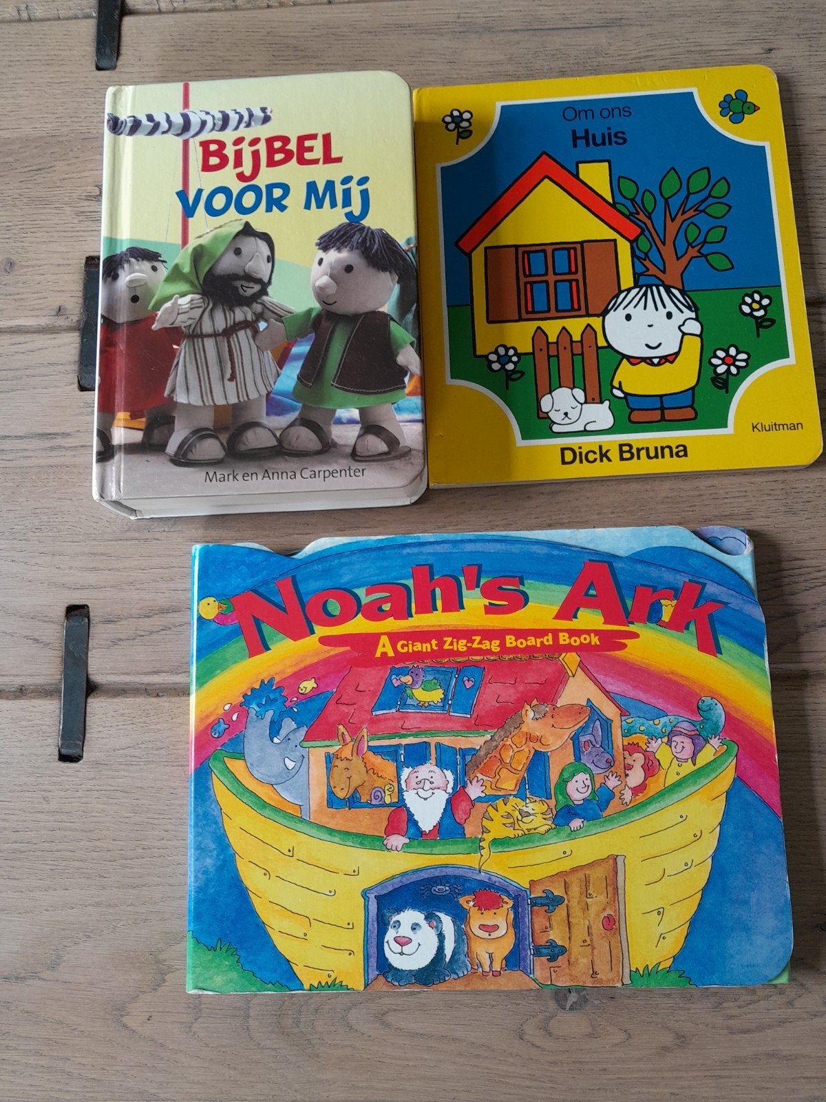 3 kinderboeken: Bijbel, Om ons Huis, Noah's Ark, Gelezen, Dick Bruna, Mark en Anna Carpenter, Ophalen of Verzenden, 2 tot 3 jaar