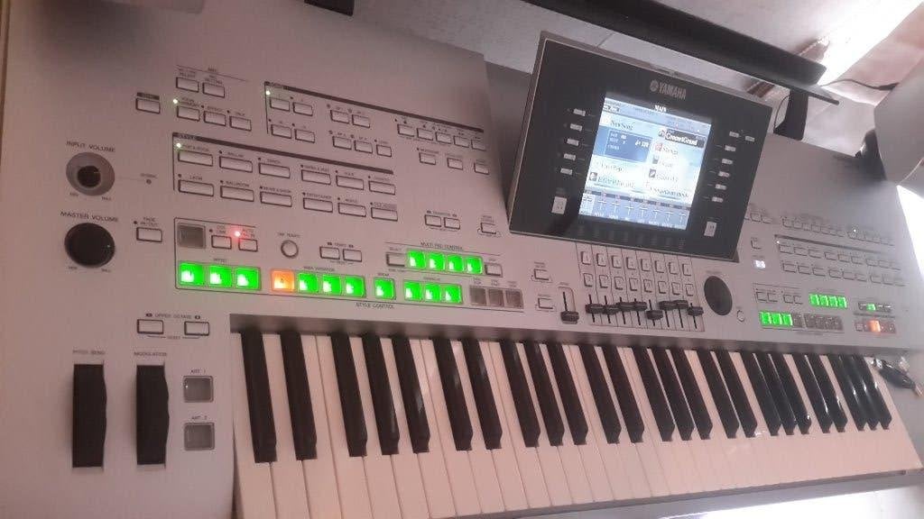Tyros 3, Ophalen, Yamaha, Midi-aansluiting, 61 toetsen