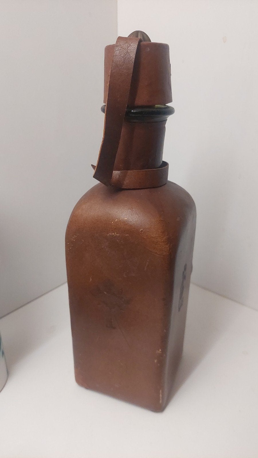 Wisky fles met leer bekleed, leeg., Ophalen of Verzenden