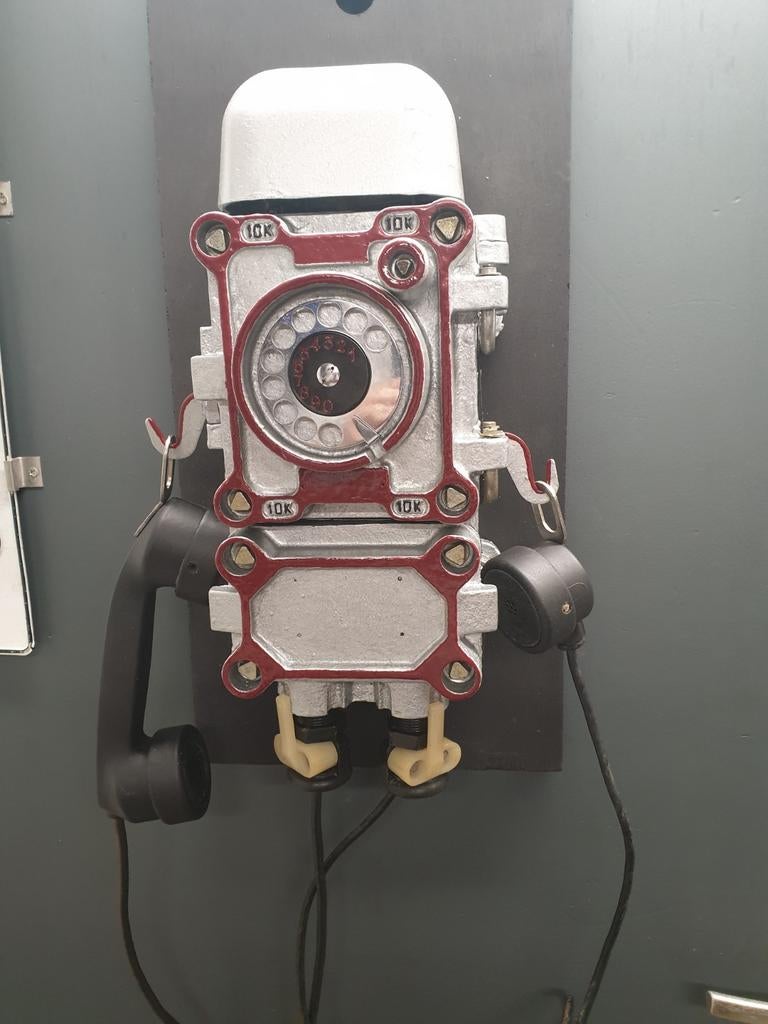 Bunkertelefoon erg decoratief, Ophalen