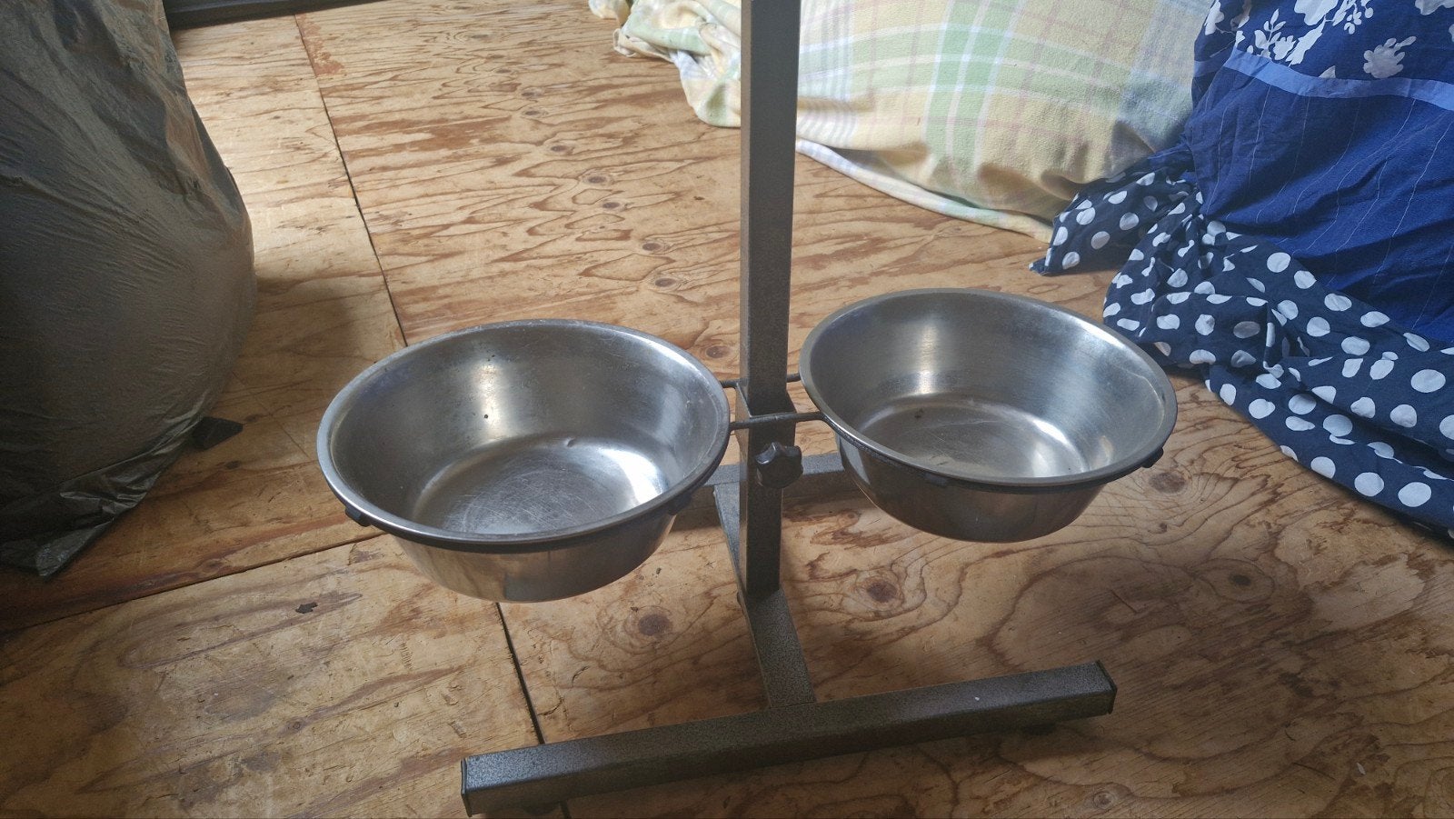 Honde voer en drinkbak 24cm op standaard, hoogte is verstelb, Dieren en Toebehoren, Ophalen, Verstelbaar