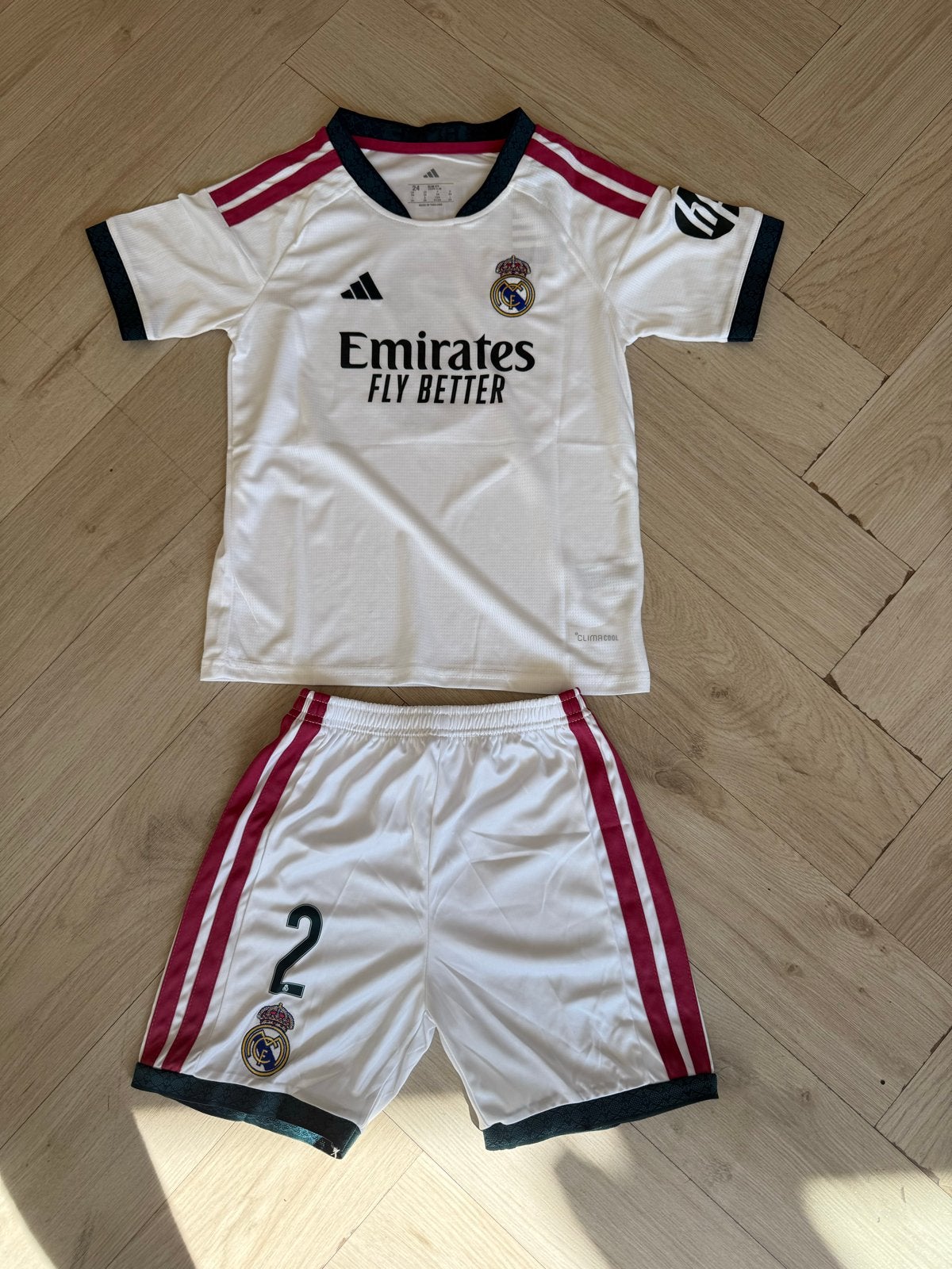 Real Madrid Thuisshirt Set Kindermaat 130-140 cm, Ophalen of Verzenden, Zo goed als nieuw, Jongen of Meisje, Setje