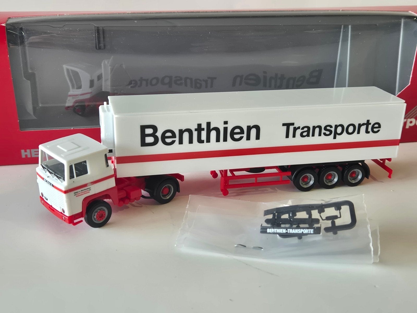 Herpa Scania 111 Benthien, Hobby en Vrije tijd, Modelauto's | 1:87, Ophalen of Verzenden, Nieuw, Bus of Vrachtwagen, Herpa