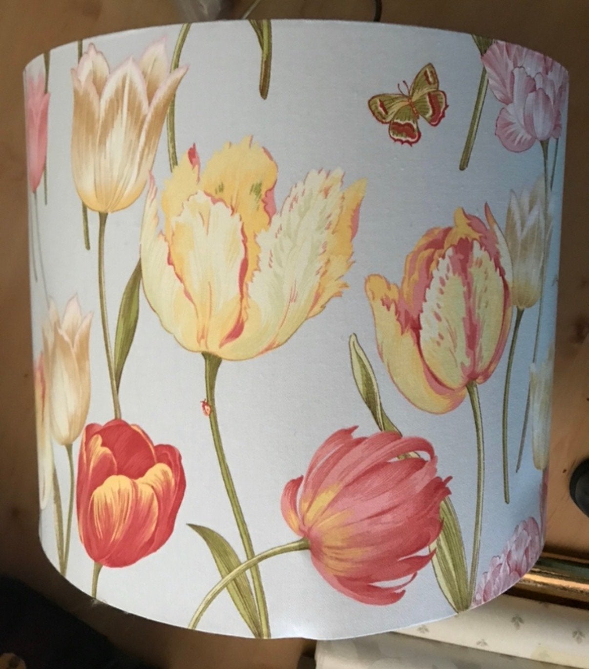 Hanglampenkap met tulpen en vlinders - Zo goed als nieuw, Huis en Inrichting, Ophalen, 25 tot 50 cm, Wit, Rond