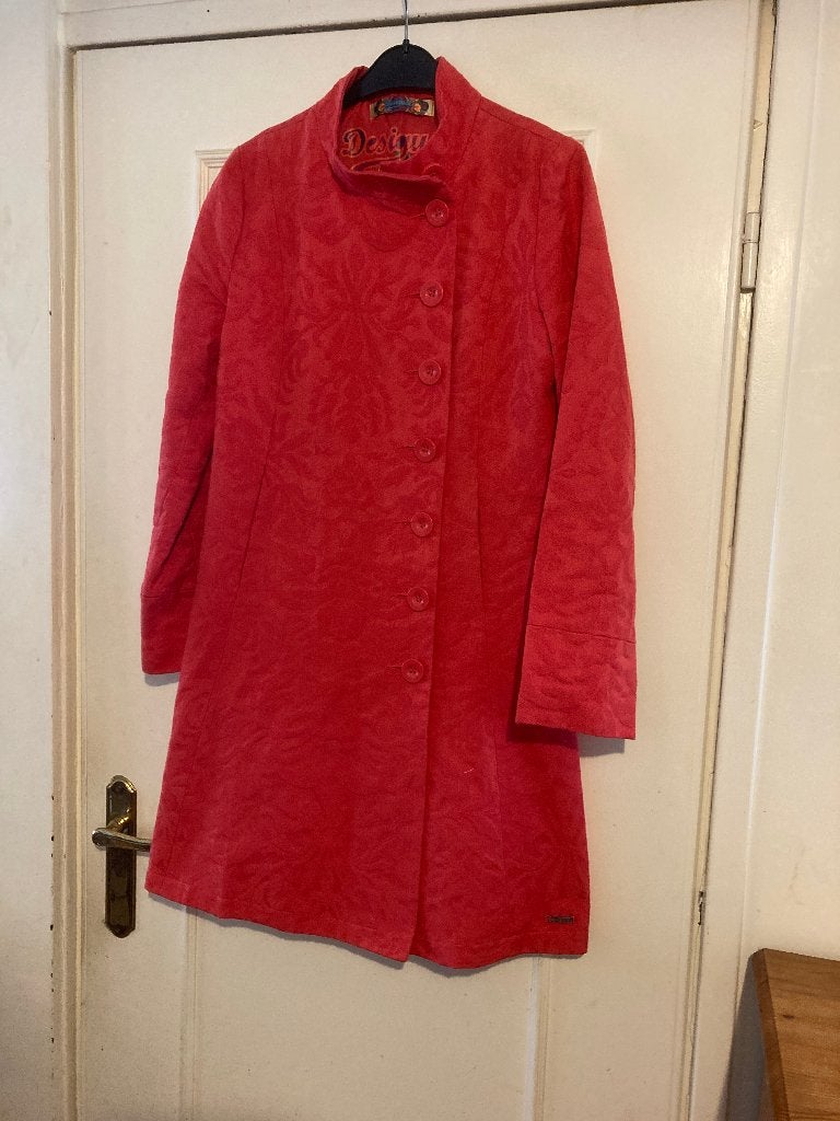 Aparte rode gevoerde katoenen lange jas van Desigual, mt 40, Maat 38/40 (M), Verzenden, Zo goed als nieuw, Desigual
