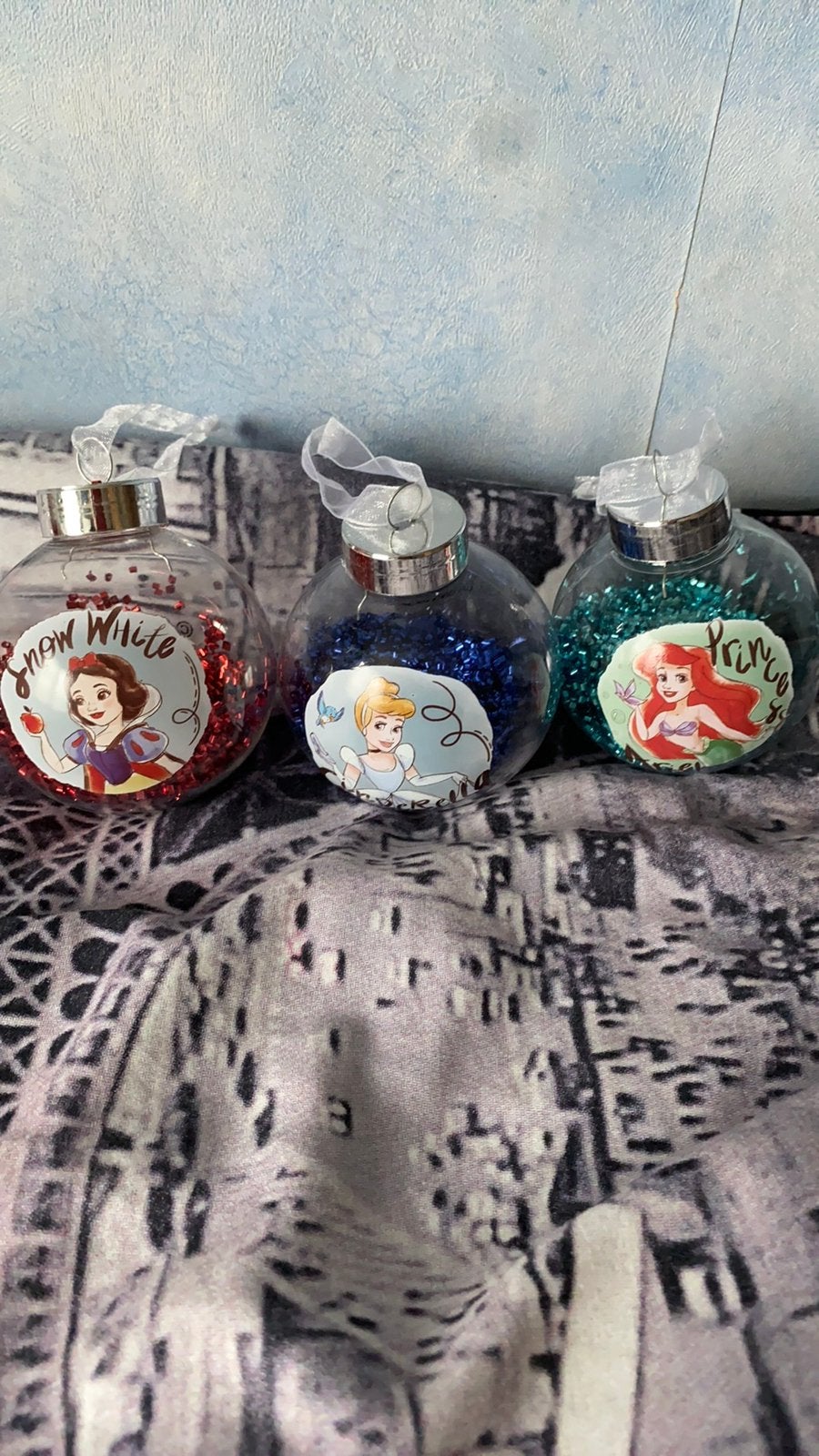Disney prinsessen kerstballen, Verzamelen, Disney, Ophalen of Verzenden, Assepoester of Belle, Zo goed als nieuw, Overige typen