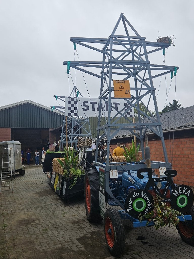 Electricteitsmasten voor optochtwagen, Ophalen, Zo goed als nieuw, Versiering, Overige