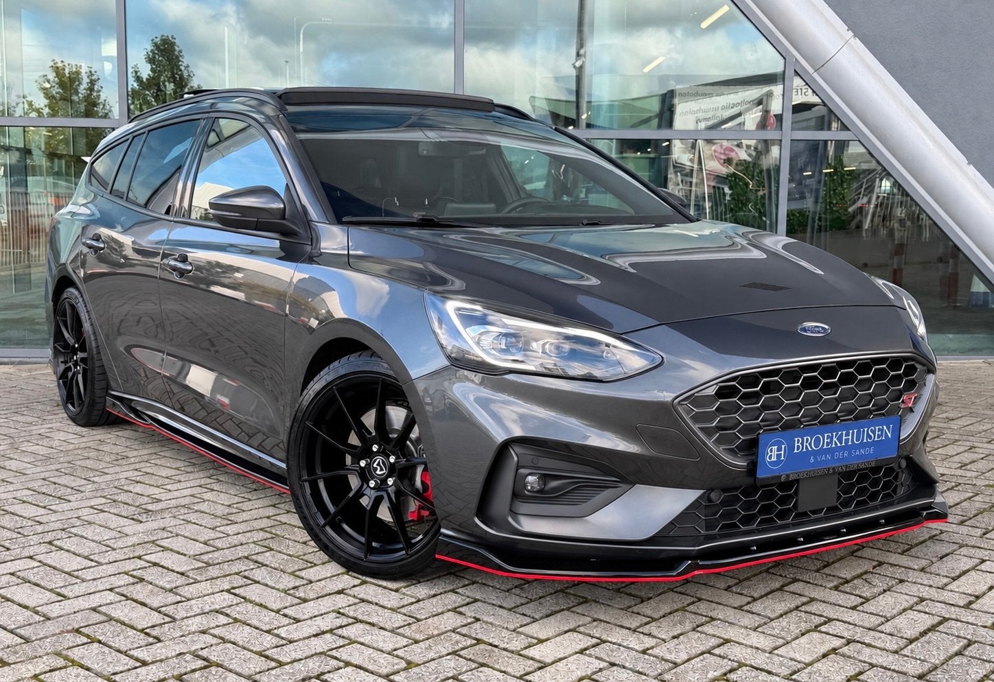 Ford Focus Wagon 2.3 EcoBoost ST-3 Pro Performance 280pk Sch, Dealer onderhouden, Gebruikt, 4 cilinders, Leder en Stof