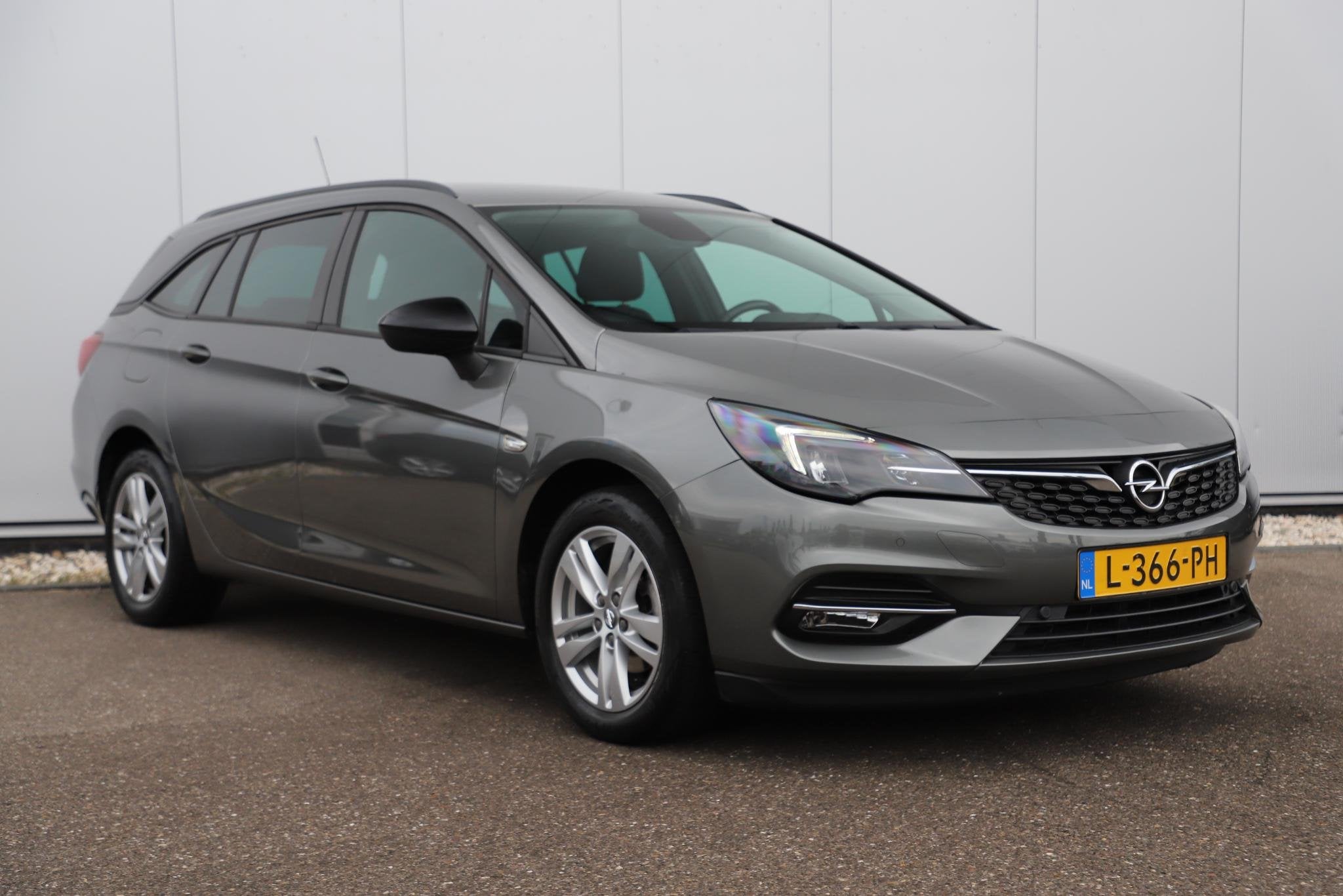 Opel Astra Sports Tourer 1.2 Edition Trekhaak Navigatie Acht, Auto's, Voorwielaandrijving, Stof, Gebruikt, 1199 cc