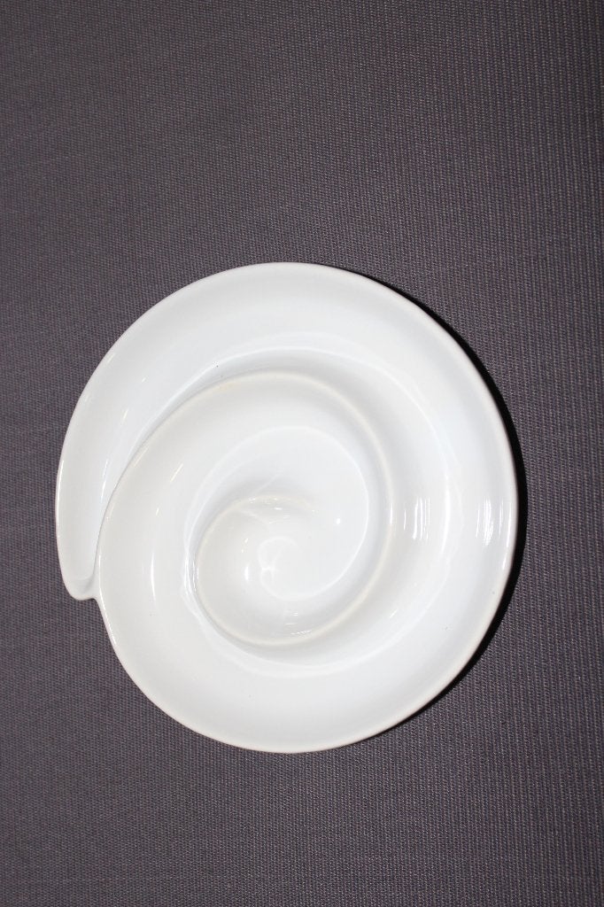 Porseleinen olijfschaal, Huis en Inrichting, Keuken | Servies, Overige typen, Nieuw, Ophalen of Verzenden, Overige stijlen